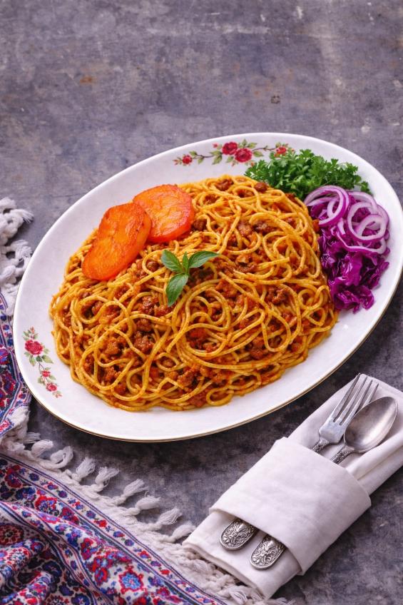 Makaroeni (Pasta met gehakt en tomatensaus)